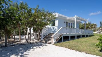 House, 2 Bedrooms | Exterior