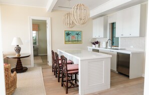 Villa, 2 chambres | Cuisine privée | Réfrigérateur, four, cafetière/bouilloire, grille-pain
