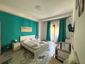 Iron/ironing board, WiFi, bed sheets