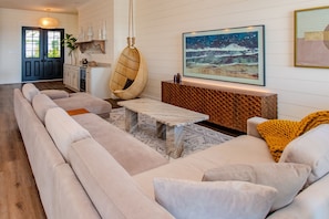 Maison, 4 chambres | Coin séjour | TV connectée