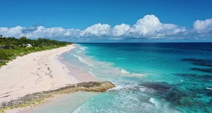 Chat N Chill · Top Floor Condo, Walk To Pink Sands Beach 2 Bedroom Townhouse