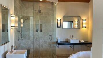 Bungalow, 1 phòng ngủ | Phòng tắm | Khăn tắm