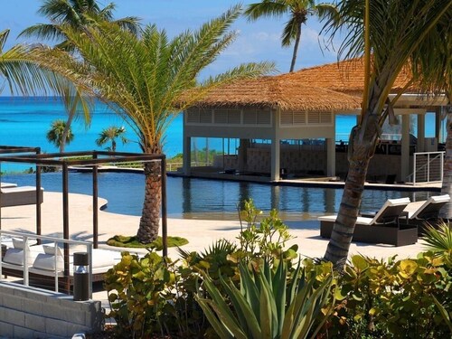 Sky Beach Club Bungalow 3 Steps From Beach W/ Club, Pool 1 Bedroom Bungalow