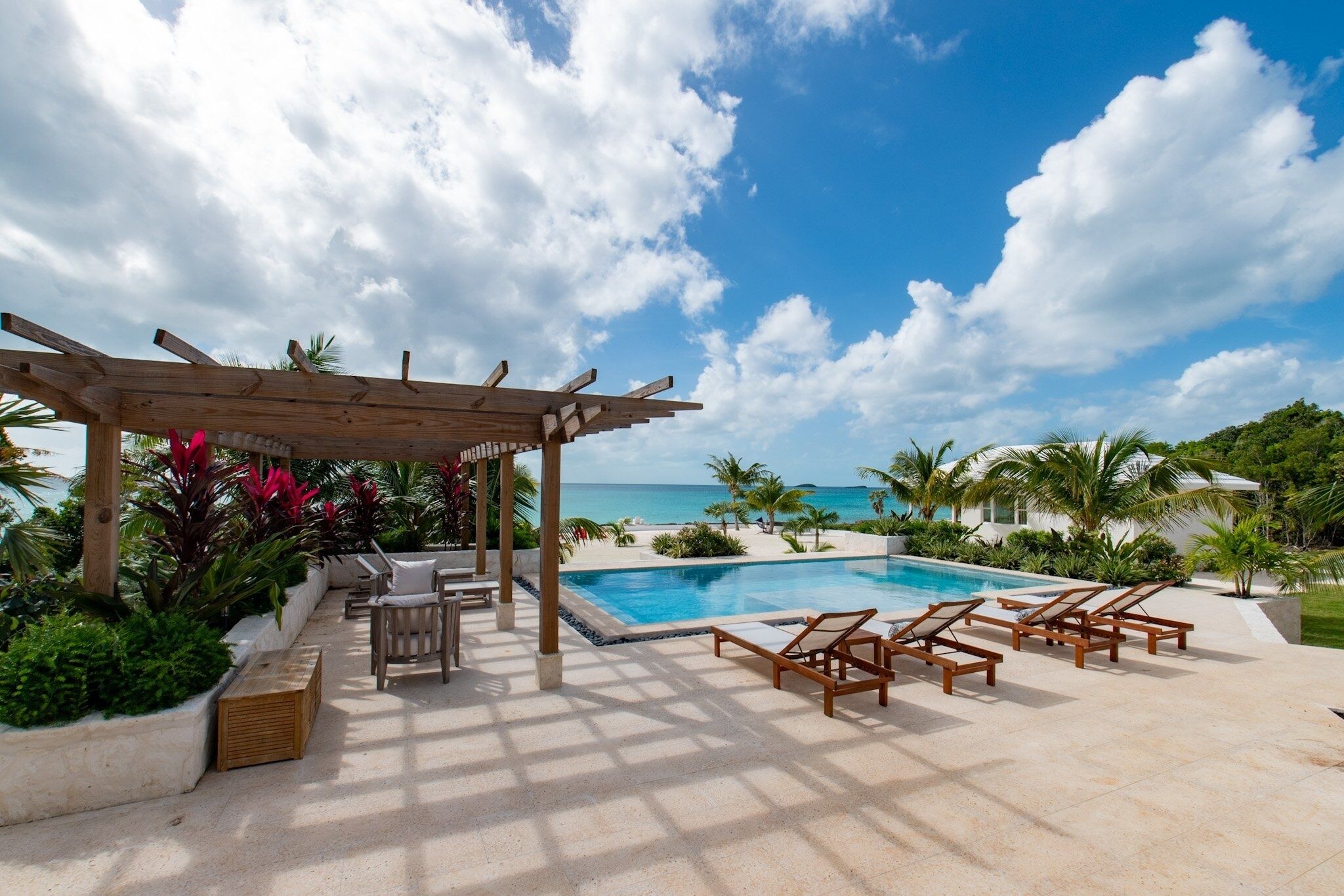 บ้านพัก, 6 ห้องนอน | สระว่ายน้ำ