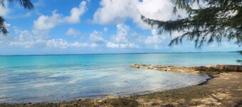 By The Bay - Brand New Apartment, Steps To The Sea, Walk To Town 1 Bedroom Apts