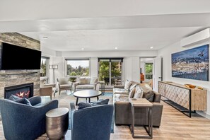 Télévision, cheminée