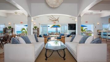 Room, Multiple Bedrooms | Living area