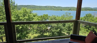 Lakeview Penthouse, Amazing Views—3BR/2BA Relax in Branson Condo, Indian Point