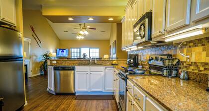 Lakeview Penthouse, Amazing Views—3BR/2BA Relax in Branson Condo, Indian Point
