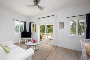 Condo, 1 Bedroom | Living area