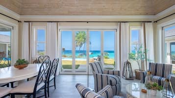 House, 5 Bedrooms | Tempat makan