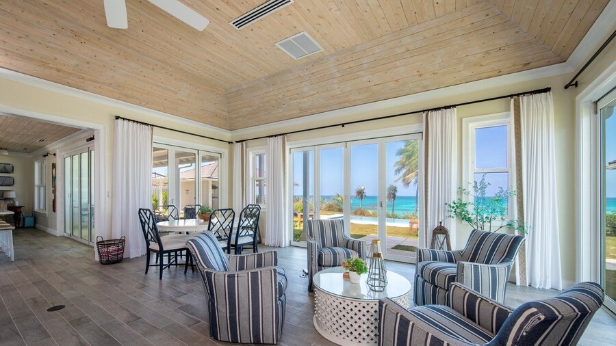 Cricket Beach House-luxurious Beachfront House 5 Bedroom Home