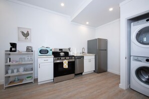 Condo, 1 Bedroom | Private kitchen | Fridge, oven, coffee/tea maker, toaster