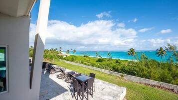 Villa, 4 Bedrooms | Outdoor dining