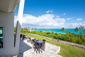 Villa, 4 Bedrooms | Outdoor dining