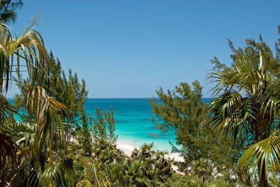 Hohum - Private Beachfront House On Exclusive Windermere 3 Bedroom Home