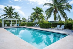 Apartamento, varias habitaciones | Piscina