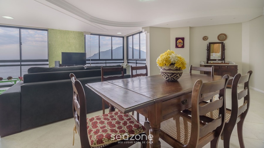 2BR Seafront apt W/garage in BC Nvi501