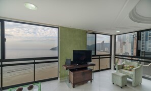 Basic Apartment | Living area