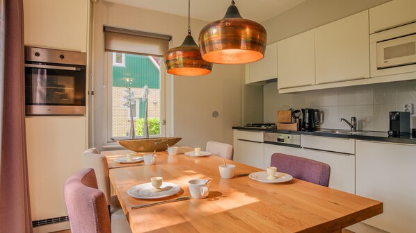 KĂŒhlschrank, Ofen, Herdplatte, GeschirrspĂŒler