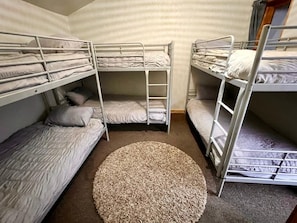 WiFi, bed sheets