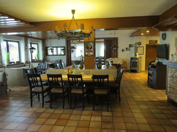 Free daily buffet breakfast