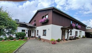 Esterni