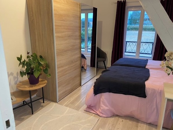 4 bedrooms, iron/ironing board, internet