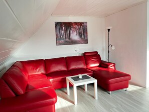 TV - Modern vacation apartment with large balcony in Königslutter am Elm! Dogs welcome (Königslutter)