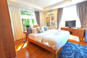 3 bedrooms, desk, iron/ironing board, free WiFi