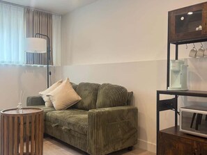 Televisión y oficina 