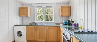Charming single-storey hideaway with garden access