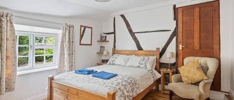 1 bedroom, desk, free WiFi, bed sheets