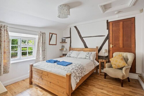 Historic studio annexe for two with New Forest on your doorstep