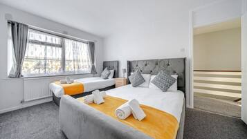 3 bedrooms, desk, iron/ironing board, free WiFi