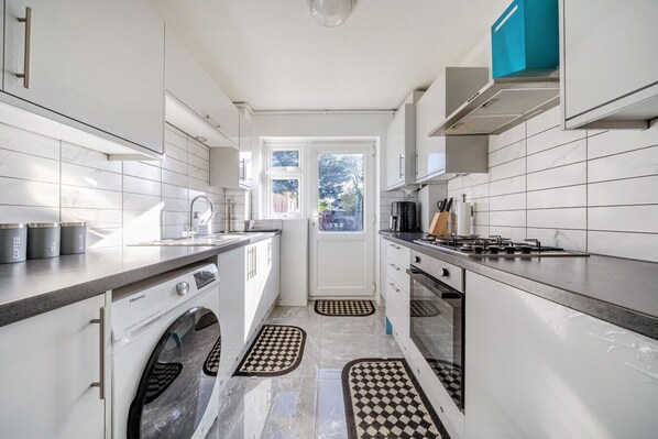 Refrigerador, microondas, horno, placa de cocina