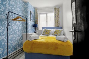 2 makuuhuonetta, työpöytä, ilmainen Wi-Fi, vuodevaatteet