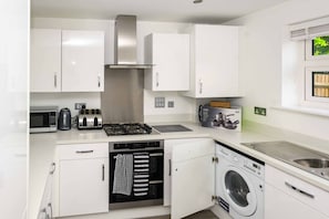 Fridge, oven, dishwasher, cookware/dishes/utensils