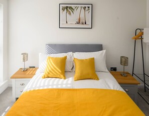 5 bedrooms, iron/ironing board, free WiFi, bed sheets