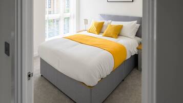 5 bedrooms, iron/ironing board, free WiFi, bed sheets