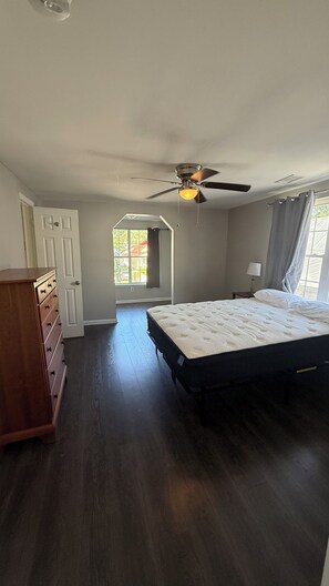 3 bedrooms, free WiFi, bed sheets