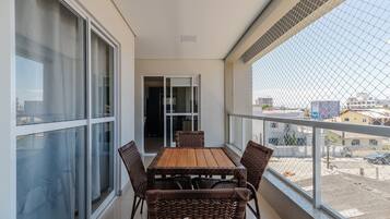 Basic Apartment | Outdoor dining