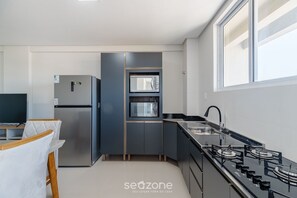 Private kitchen - OBP \- Condomínio Moderno a 600m da Praia (Penha)