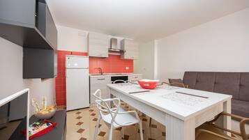 冰箱、烤箱、炉灶、厨具/餐具