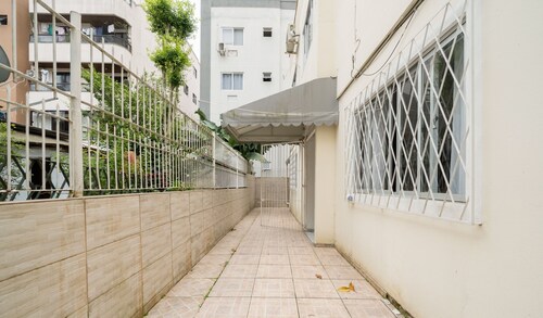 Casa 600m da Praia Central c/ garagem 3 qts NRR128