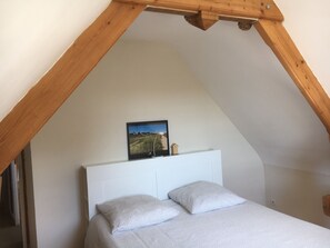 Iron/ironing board, internet, bed sheets