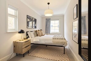 4 chambres, bureau, Wi-Fi, draps fournis