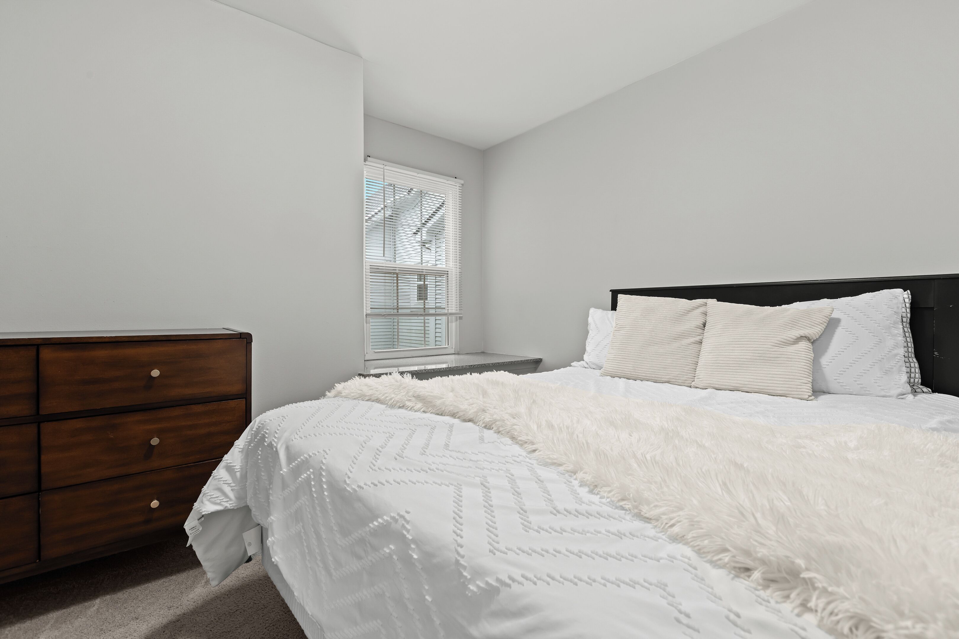 3 chambres, fer et planche à repasser, Wi-Fi, draps fournis