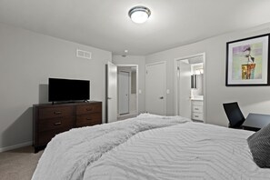 3 chambres, fer et planche à repasser, Wi-Fi, draps fournis