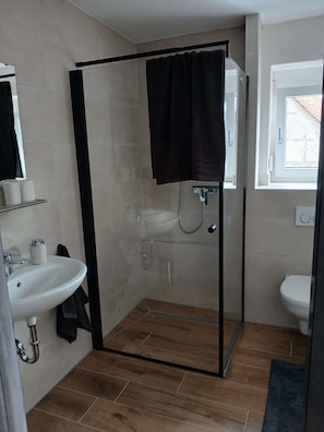 Shower, hair dryer, towels